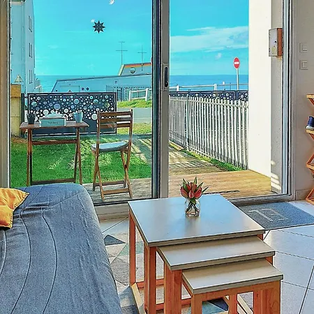 Semesterbostad Stunning Home In Jullouville With House Sea View Jullouville-les-Pins