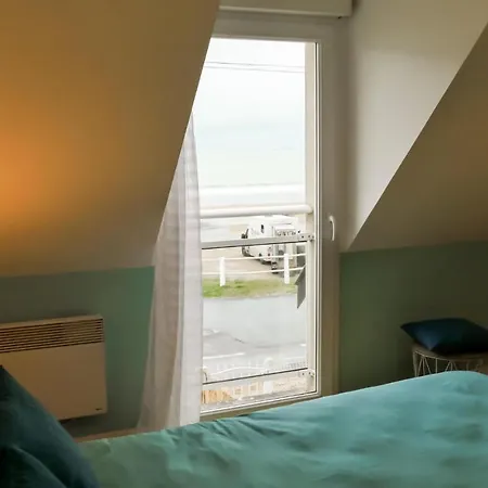 Semesterbostad Stunning Home In Jullouville With House Sea View