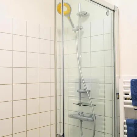 2 Bedroom Cozy In Ferienhaus Jullouville-les-Pins