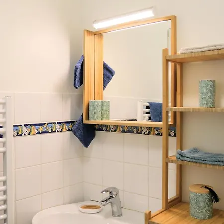 Semesterbostad Stunning Home In Jullouville With House Sea View *