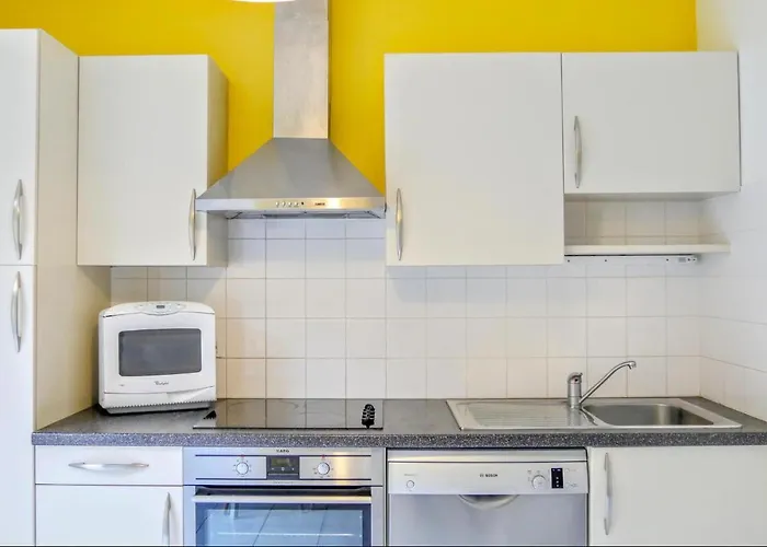 2 Bedroom Cozy In Σπίτι διακοπών *