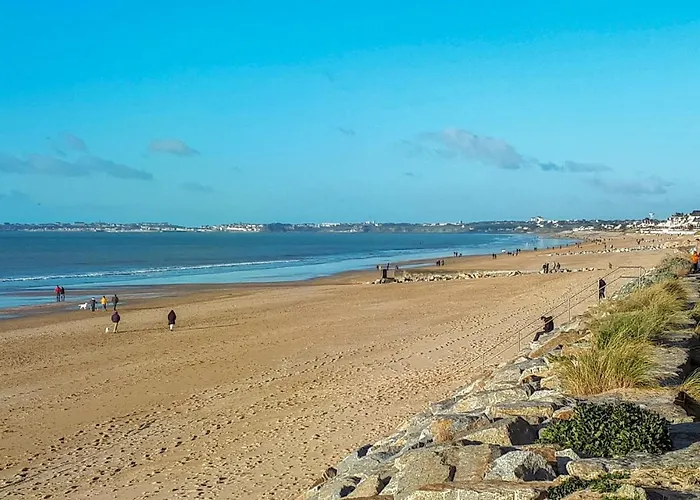 2 Bedroom Cozy In Σπίτι διακοπών Jullouville-les-Pins