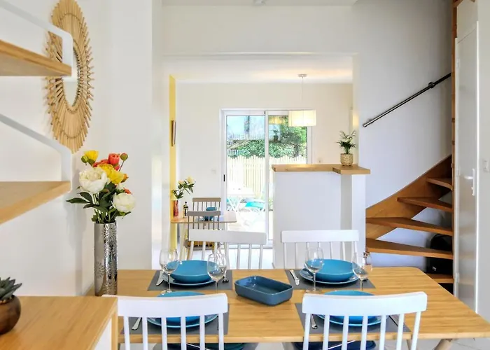 2 Bedroom Cozy In * Jullouville-les-Pins