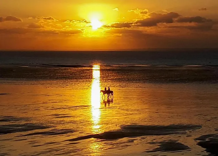 2 Bedroom Cozy In * Jullouville-les-Pins